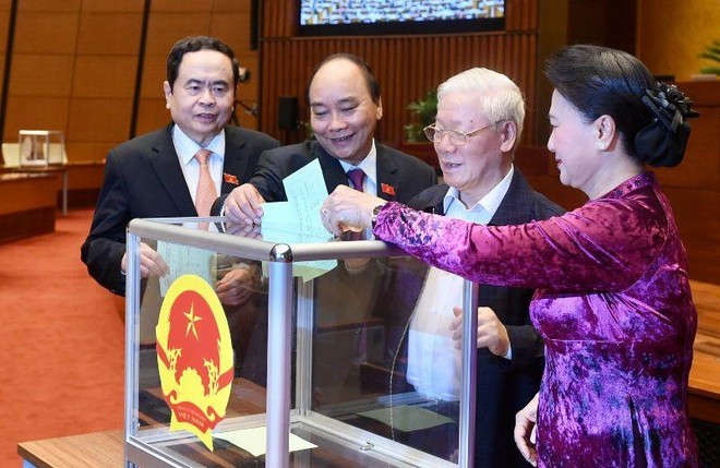 Lãnh đạo Đảng, Nhà nước, Quốc hội bỏ phiếu kín miễn nhiệm Thủ tướng Chính phủ Nguyễn Xuân Phúc (sáng 2/4)