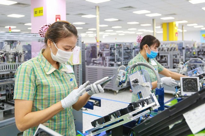 Các mặt hàng xuất khẩu chính của Việt Nam sang EU là điện thoại các loại và linh kiện, dệt may, giày dép...