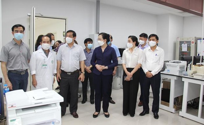 Đoàn công tác của Bộ Y tế kiểm tra công tác thành lập Bệnh viện Dã chiến tại TP.HCM