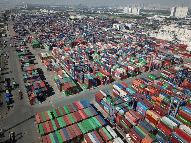 Container hàng hoá tại Tân Cảng- Cát Lái (ảnh: Lê Toàn).