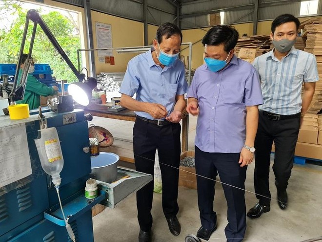 Phó Chủ tịch thường trực UBND tỉnh Thái Bình Nguyễn Quang Hưng kiểm tra công tác phòng, chống dịch Covid-19 tại Công ty Điện cơ Aidi