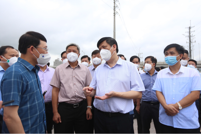 Bộ trưởng Bộ Y tế đánh giá cao tỉnh Bắc Ninh đã triển khai thực hiện 4 tại chỗ trong phòng chống dịch.