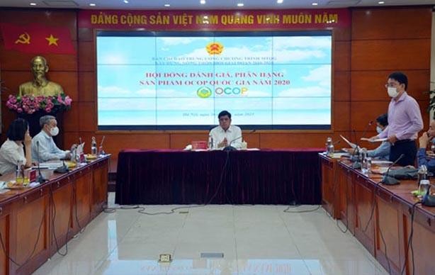 Thứ trưởng Bộ Nông nghiệp và Phát triển nông thôn Trần Thanh Nam, Chủ tịch Hội đồng đánh giá, phân hạng sản phẩm OCOP quốc gia chủ trì phiên họp đánh giá