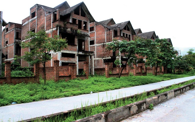 Biệt thự bỏ hoang nhiều năm ở Khu đô thị Phú Thịnh. Ảnh: Dũng Minh