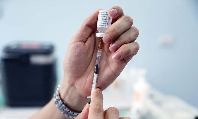 Các doanh nghiệp mong muốn người lao động sớm được tiêm vắc-xin đề yên tâm sản xuất