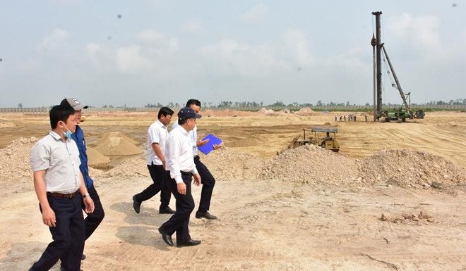 Phó Bí thư Thường trực Tỉnh ủy Thừa Thiên Huế Phan Ngọc Thọ trong một lần kiểm tra tiến độ thi công dự án.