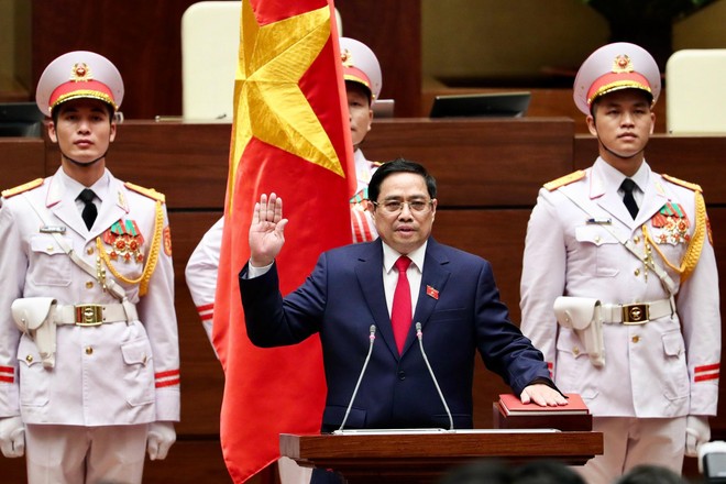 Thủ tướng Phạm Minh Chính thực hiện nghi lễ tuyên thệ nhậm chức (Ảnh: Nhật Bắc)