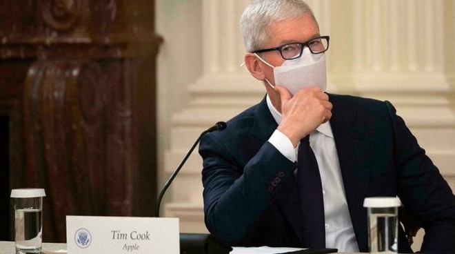 Giám đốc điều hành Apple, ông Tim Cook tham dự cuộc họp với Tổng thống Mỹ Joe Biden. Ảnh: AFP