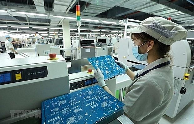 Dây chuyền sản xuất sản phẩm thiết bị công nghệ Việt Nam. (Ảnh: Minh Quyết/TTXVN)