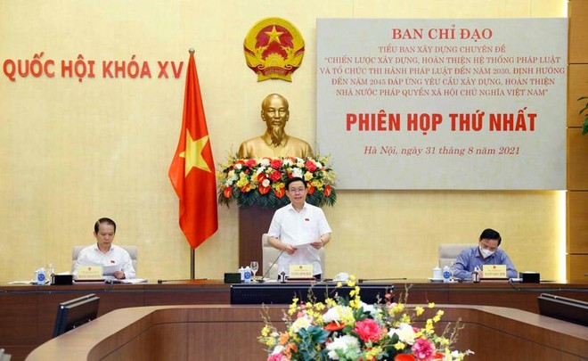 Chủ tịch Quốc hội Vương Đình Huệ chủ trì phiên họp - (Ảnh: TTXVN) 
