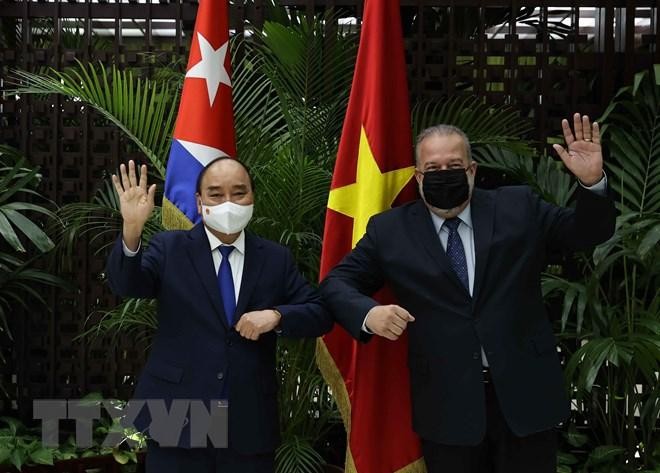 Chủ tịch nước Nguyễn Xuân Phúc hội kiến Thủ tướng Cuba Manuel Marrero Cruz. (Ảnh: Vietnamplus.vn)