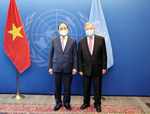 Chủ tịch nước Nguyễn Xuân Phúc gặp Tổng thư ký Liên hợp quốc Antonio Guterres. (Ảnh: TTXVN)