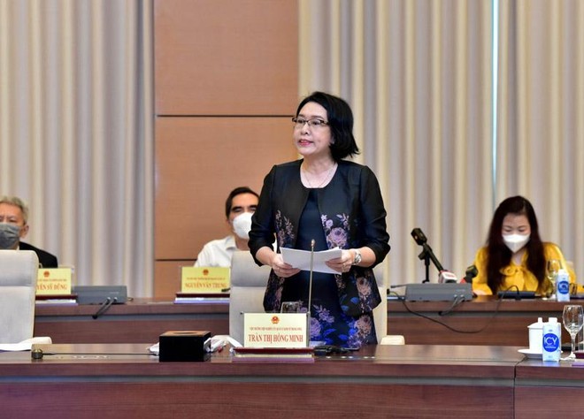 TS. Trần Thị Hồng Minh, Viện trưởng Viện Nghiên cứu quản lý kinh tế Trung ương phát biểu tại toạ đàm.