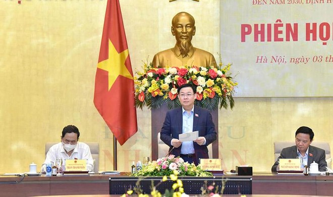 Chủ tịch Quốc hội Vương Đình Huệ chủ trì phiên họp.