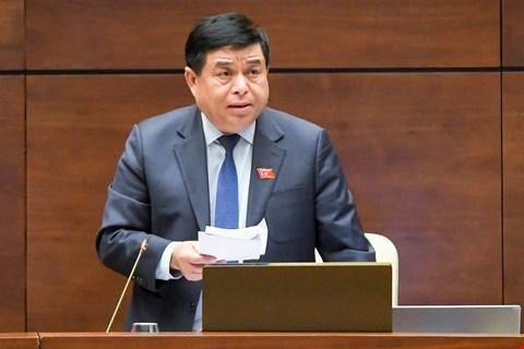 Bộ trưởng Bộ Kế hoạch và Đầu tư Nguyễn Chí Dũng hồi âm ý kiến đại biểu.