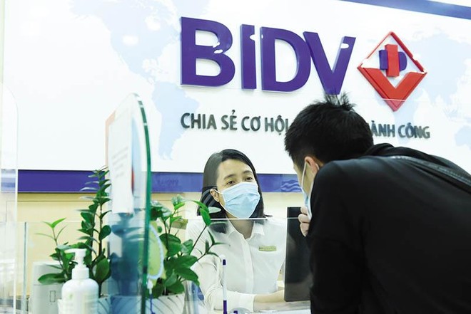 Theo kế hoạch đã thông qua, BIDV sẽ tăng vốn điều lệ thêm 8.304 tỷ đồng, lên 48.524 tỷ (tăng 20,6%) thông qua chi trả cổ tức bằng cổ phiếu và phát hành thêm.