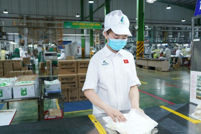 Người lao động làm việc tại nhà máy của Nhựa An Phát Xanh. (Nguồn: AAA).