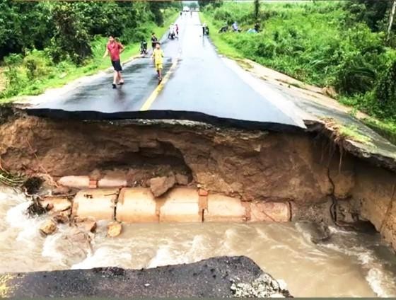 Mưa lũ vào cuối tháng 11/2021 gây thiệt hại lên đến gần 448 tỷ đồng cho tỉnh Phú Yên