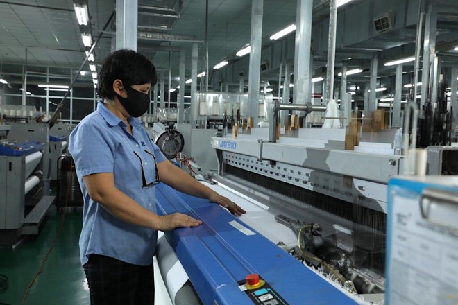 Người lao động làm việc trong nhà máy dệt của Thành Công (Nguồn: TCM).
