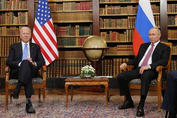 Tổng thống Mỹ Joe Biden (trái) và Tổng thống Nga Vladimir Putin (phải) tại cuộc gặp ở Geneva, Thụy Sĩ, ngày 16/6/2021. (Ảnh: AFP/TTXVN)