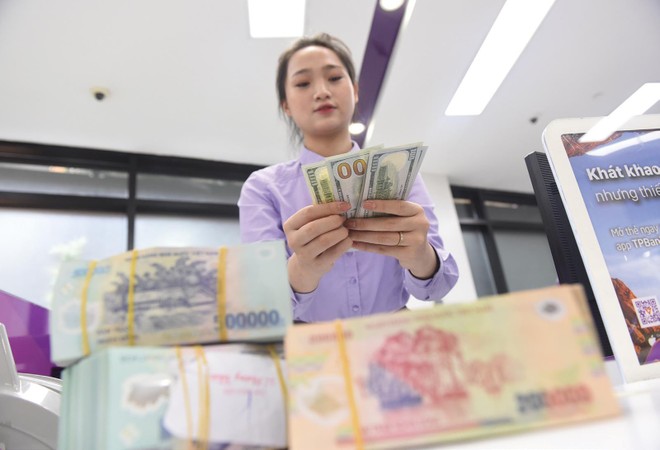 Tỷ giá USD/VND bất ngờ tăng mạnh trong tháng cuối năm 2021. Ảnh: Dũng Minh 