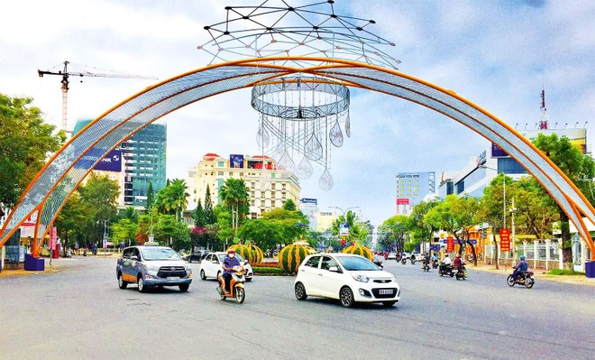 Đại lộ Hòa Bình (quận Ninh Kiều) trung tâm của TP. Cần Thơ, điểm đến của các dự án thương mại, dịch vụ. Ảnh: Huy Tự