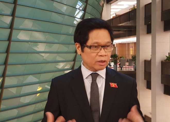 Ông Vũ Tiến Lộc, đại biểu Quốc hội Hà Nội trao đổi với phóng viên Báo Đầu tư bên lề phiên họp sáng 7/1/2021.
