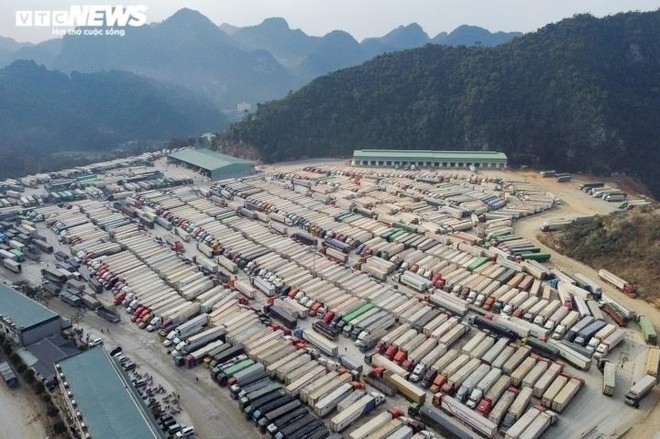 Việc khôi phục thông quan tại cửa khẩu/lối mở biên giới tại Móng Cái, Quảng Ninh sẽ giúp giảm lượng xe ùn tắc chờ xuất khẩu.