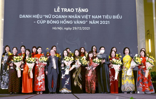 Danh hiệu “Nữ doanh nhân Việt Nam tiêu biểu - Cúp Bông hồng Vàng” đã được trao tặng cho 60 nữ doanh nhân tiêu biểu trong năm 2021.
