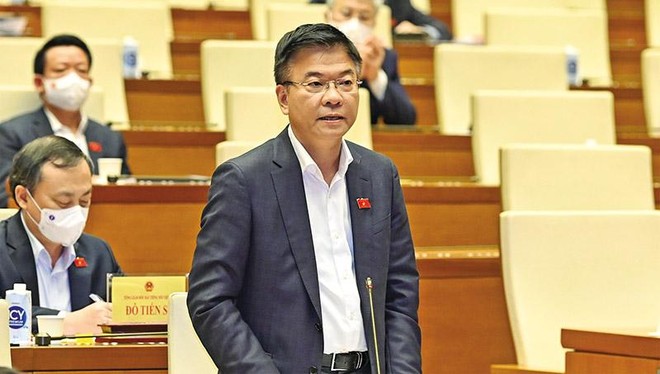 Bộ trưởng Bộ Tư pháp Nguyễn Thành Long trả lời chất vấn của Ủy ban Thường vụ Quốc hội.