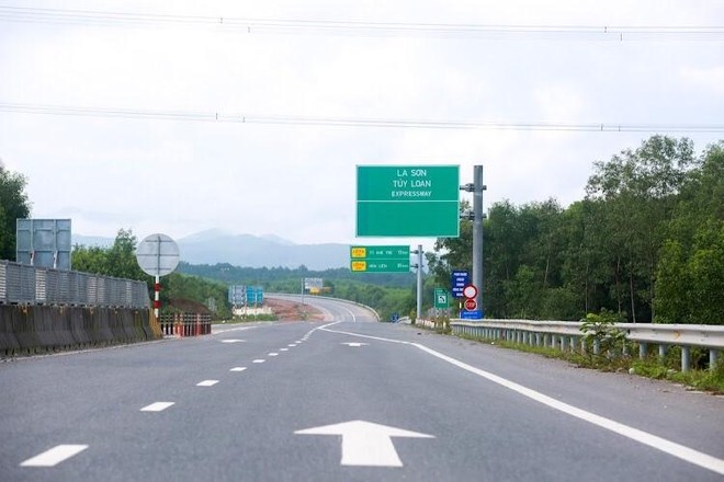 Cao tốc La Sơn - Túy Loan chuẩn bị thông xe trong tháng 4/2022.