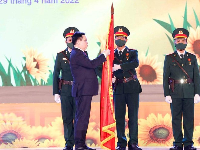 Chủ tịch Quốc hội trao Huân chương Lao động hạng Nhất cho tỉnh Trà Vinh
