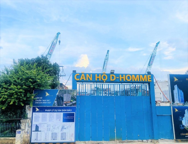 Dự án D-Homme hay còn gọi là Khu chung cư kết hợp Thương mại dịch vụ tại số 765 và 751/8 đường Hồng Bàng, phường 6, quận 6, do Công ty TNHH MTV Dịch vụ Bất động sản Minh Anh làm chủ đầu tư.