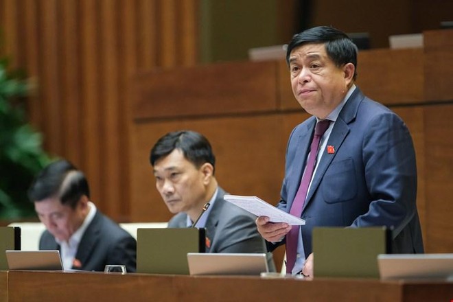 Bộ trưởng Bộ Kế hoạch và Đầu tư Nguyễn Chí Dũng giải trình trước Quốc hội về một số cơ chế, chính sách đặc thù thí điểm cho Khánh Hòa.