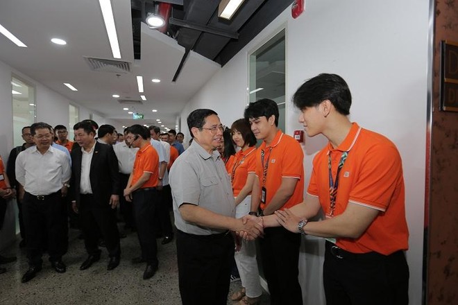 Thủ tướng Phạm Minh Chính gặp gỡ, động viên học sinh, sinh viên tại Khu đô thị giáo dục - công nghệ FPT City. 