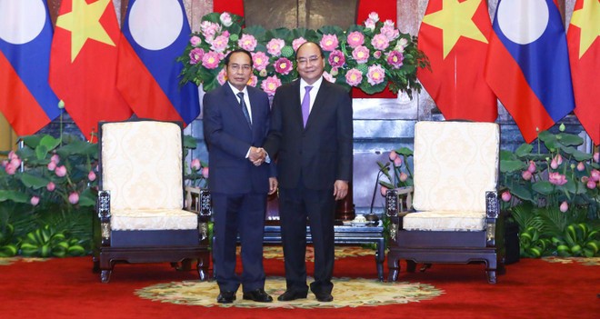 Chủ tịch nước Nguyễn Xuân Phúc tiếp Phó Chủ tịch nước Lào Bounthong Chitmany. (Ảnh: VPTCN)