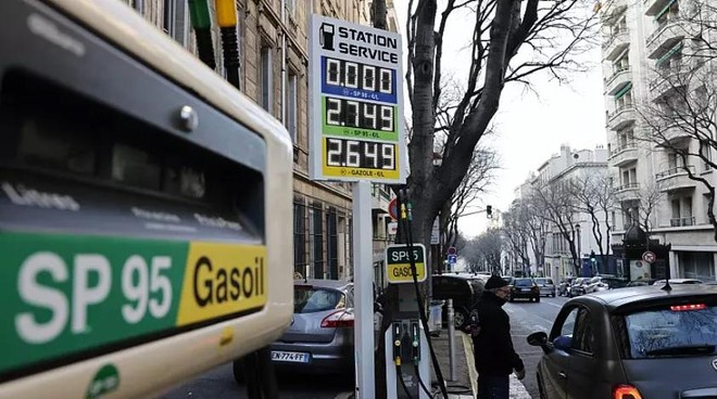Giá năng lượng tăng cao tiếp tục là nguyên nhân chính gây ra lạm phát ở châu Âu. Ảnh: AP