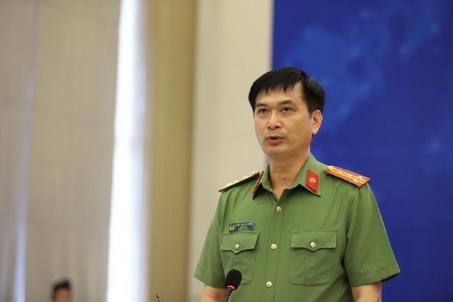 Đại tá Trịnh Ngọc Quyên- Giám đốc Công an tỉnh Bình Dương thông tin tới báo chí về vụ cháy