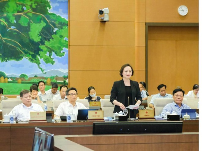Bộ trưởng Bộ Nội vụ Phạm Thị Thanh Trà phát biểu tại phiên họp.