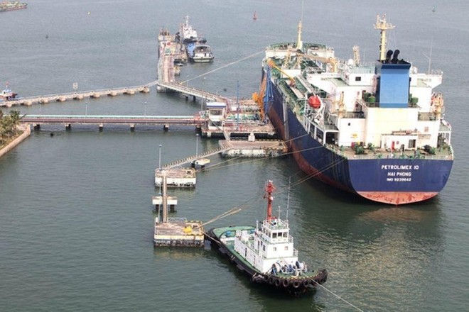 Tổng cục Hải quan chỉ đạo các Chi cục Hải quan thực hiện thông quan nhanh chóng với xăng dầu nhập khẩu.