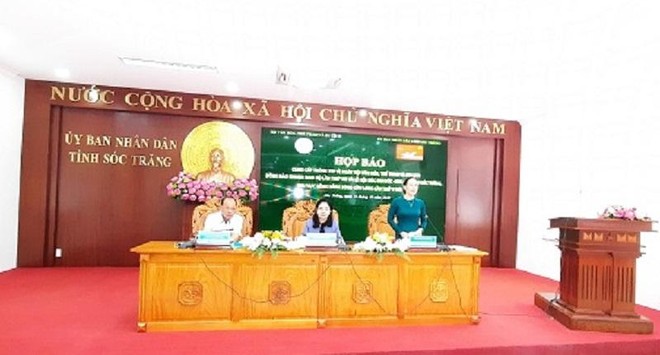 Phó Chủ tịch UBND tỉnh Sóc Trăng Huỳnh Thị Diễm Ngọc phát biểu tại cuộc họp báo