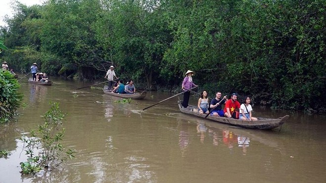 Du lịch sinh thái sông nước miệt vườn là sản phẩm du lịch đặc trưng, hấp dẫn của tỉnh Vĩnh Long. Ảnh: Huỳnh Biển