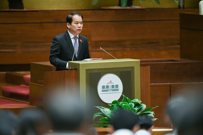 Chủ nhiệm Ủy ban Pháp luật của Quốc hội Hoàng Thanh Tùng trình bày giải trình, tiếp thu, chỉnh lý dự thảo Luật Thanh tra (sửa đổi) trước Quốc hội