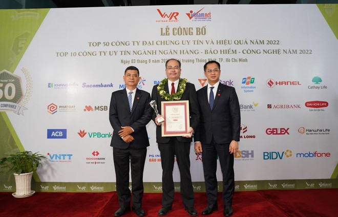 Ông Seigo Fujimaru – Phó tổng giám đốc điều hành kiêm Phó tổng giám đốc Hành chính Tổng hợp Dai-ichi Life Việt Nam nhận giải “Top 2 Công ty bảo hiểm nhân thọ uy tín năm 2022”