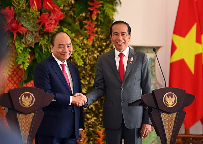 Chủ tịch nước Nguyễn Xuân Phúc và Tổng thống Joko Widodo tại họp báo chung sau Hội đàm. (Ảnh: VGP)