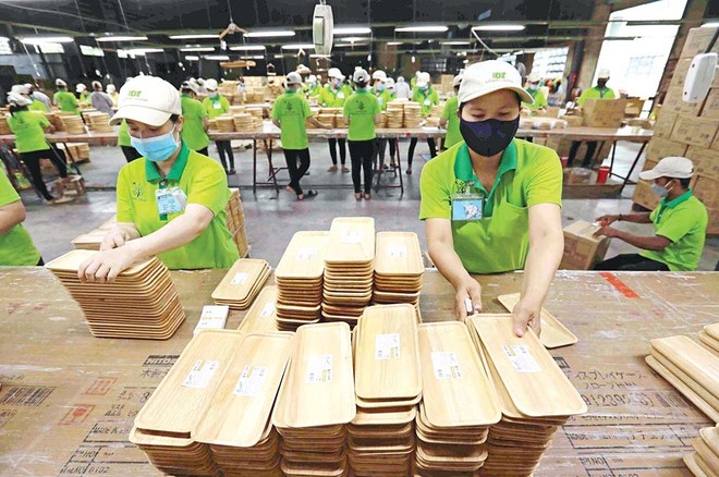 Sản phẩm gỗ là mặt hàng xuất khẩu quan trọng của Việt Nam, nhưng nhiều doanh nghiệp chế biến gỗ đang lao đao vì bị chậm hoàn thuế.
