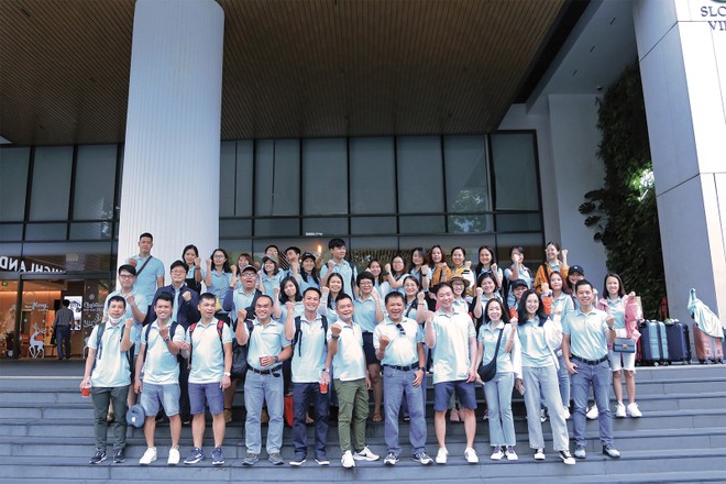 Tập thể Shinhan Life Việt Nam trong chuyến du lịch kỷ niệm 1 năm thành lập Công ty 