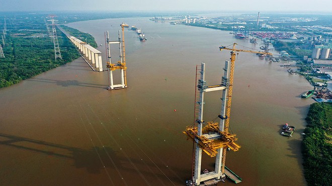 Thi công xây dựng cầu Bình Khánh thuộc Gói thầu J1, Dự án cao tốc Bến Lức - Long Thành.