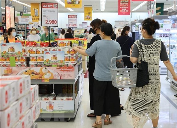 Người dân mua sắm tại một siêu thị ở Seoul, Hàn Quốc. (Ảnh: Yonhap/TTXVN)