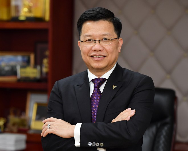 Ông Nguyễn Hưng, Tổng giám đốc TPBank với Đặc san Toàn cảnh Ngân hàng.